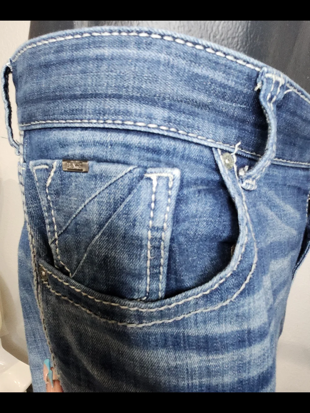 BUCKLE BLACK Men's Blue Washed Jeans - Classic Denim Style